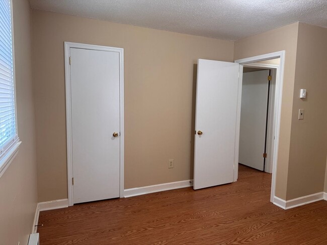 Building Photo - 915 Pine Cir Dr