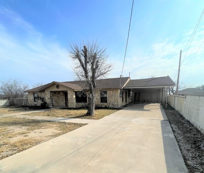 Building Photo - 131 Dennis Dr