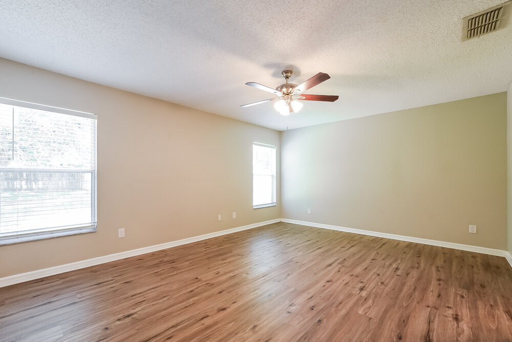 Building Photo - 2233 Lake Pointe Cir