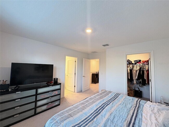 Building Photo - 5020 Revolutionary Wy