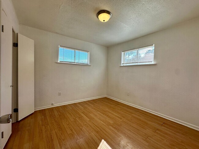 Building Photo - 204-206 Smart Street