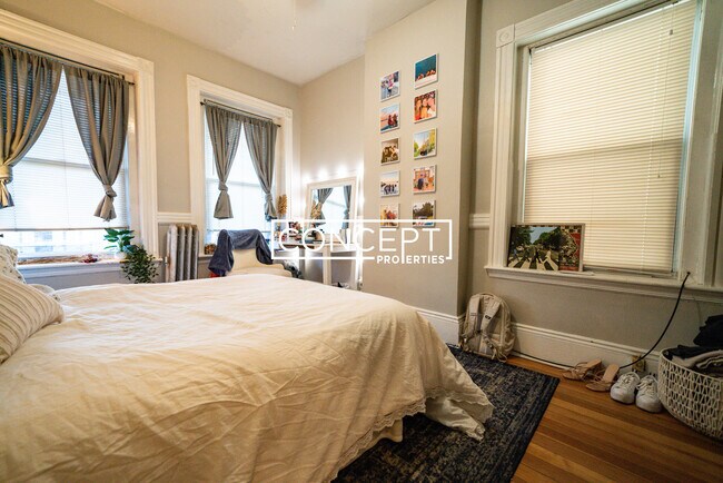 Building Photo - 98 Calumet St