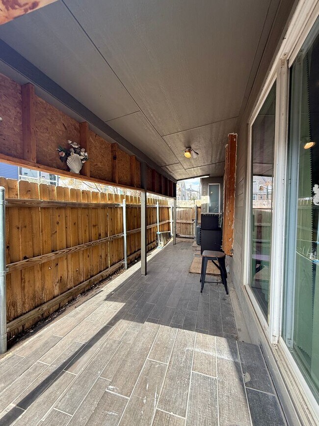 Building Photo - 941-941 Bayonne St