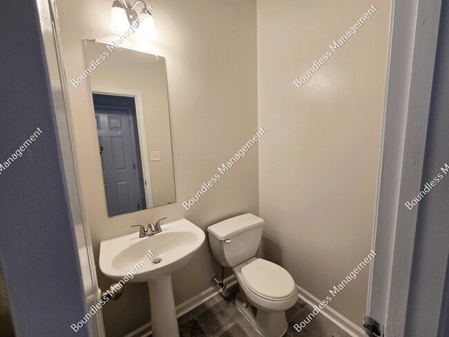 Building Photo - 6105 Capitol Knoll