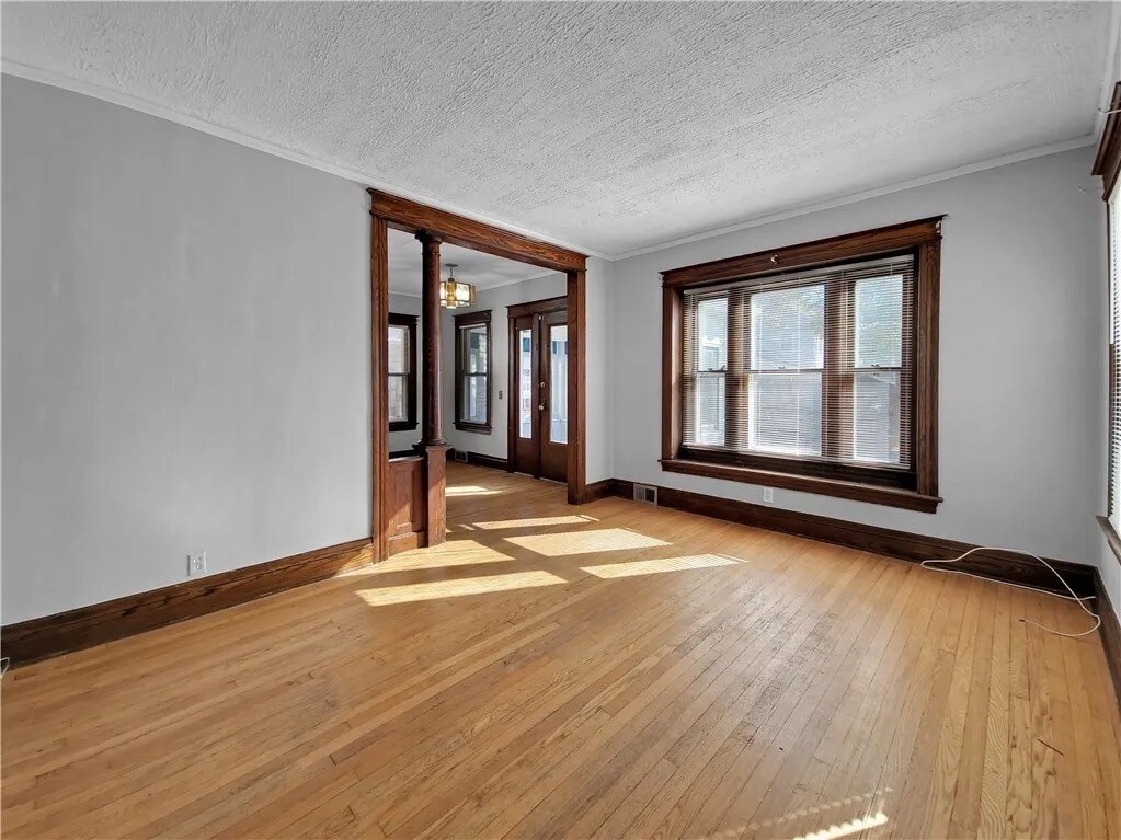 Building Photo - 546 Magee Ave