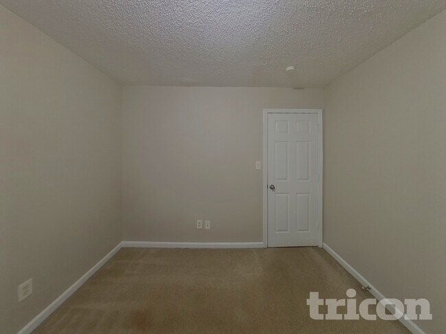 Building Photo - 2024 Meadow Glen Cir