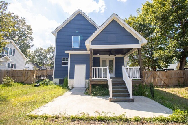 Building Photo - Charming 3-Bed, 3.5-Bath Home Near Augusta...