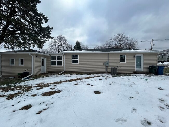 Building Photo - 1810 Logan St