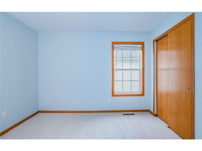 Building Photo - 916 Parkside Blvd