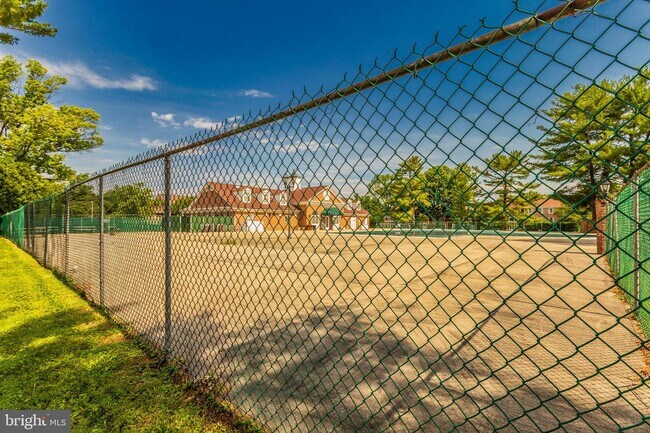 Building Photo - 826 Quince Orchard Blvd