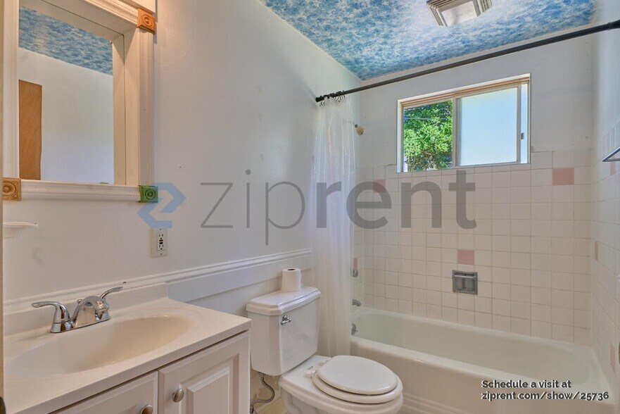 Building Photo - 13426 SW 61st Ave