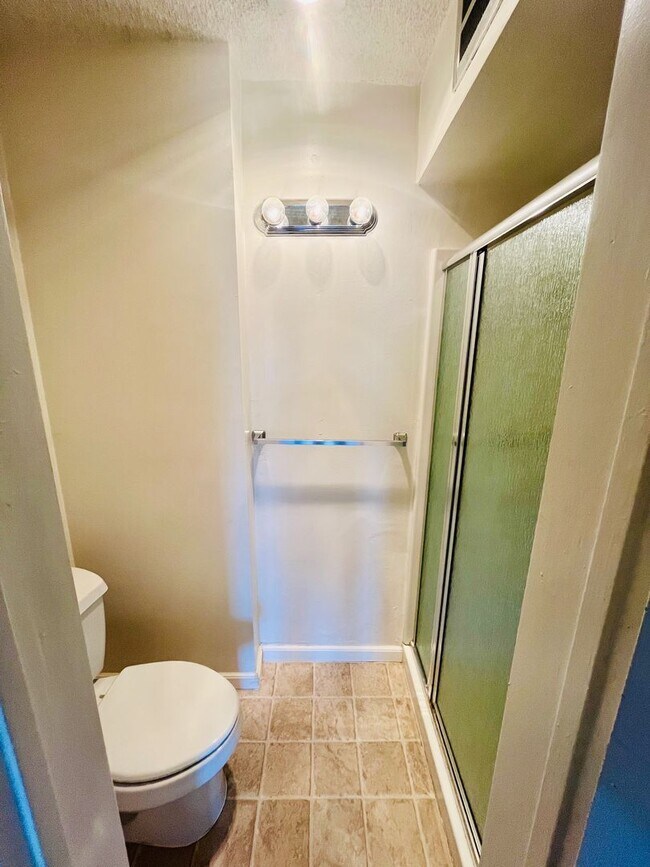 Building Photo - LARGE AND BRIGHT 2BD/2BA CONDO AVAILABLE I...