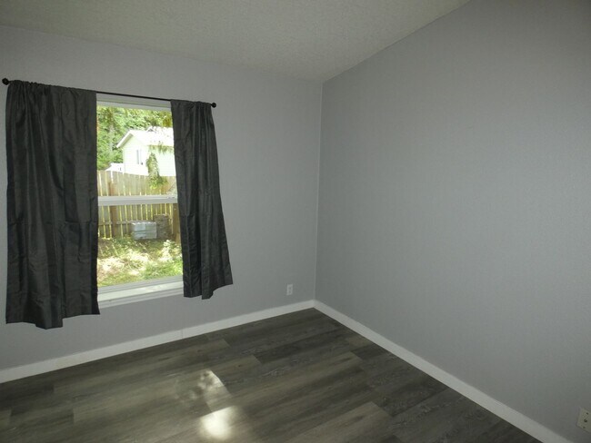 Building Photo - 522 S Alder Ln