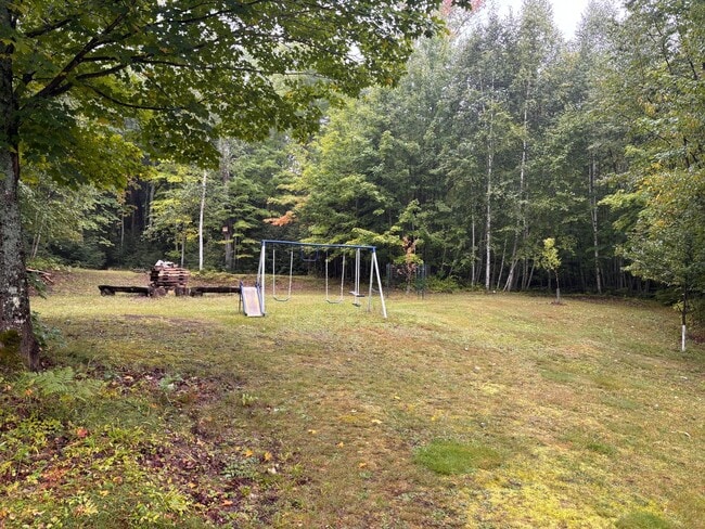 Building Photo - Peaceful Retreat 10 Acres - 20 min to Mqt