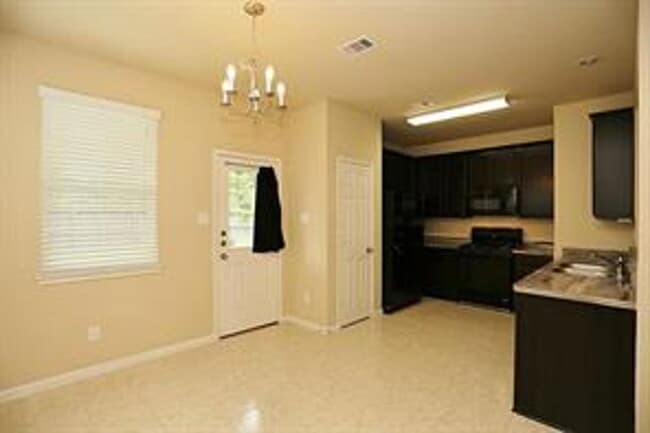 Building Photo - 10011 Cobbs Cove Ln