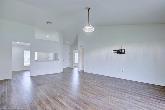 Building Photo - 4550 San Ignacio Dr