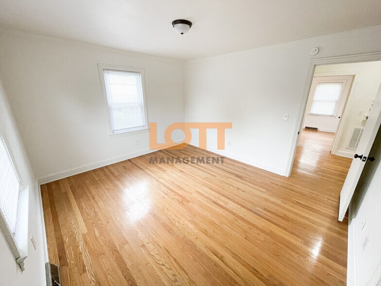 Building Photo - 3 Juanita Ct