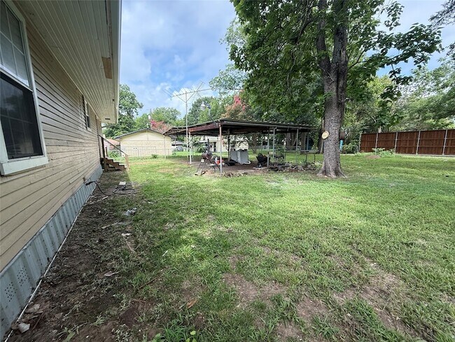 Building Photo - 417 Putman St