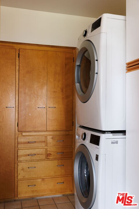 Building Photo - 1575 E Loma Alta Dr