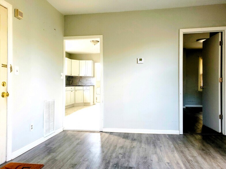 Building Photo - 33 Lafayette St