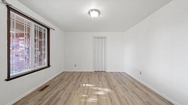 Building Photo - Stunning 4-Bedroom Modern Home in West Richland