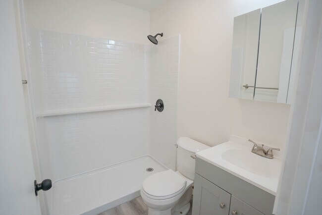 Building Photo - 821 W 167th St