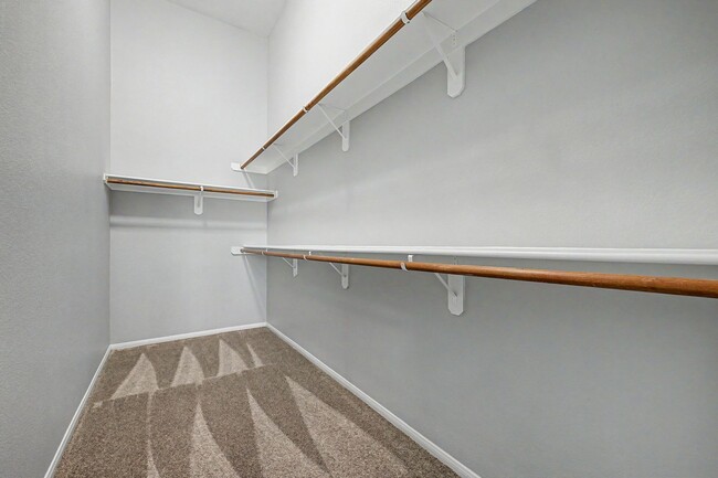 Building Photo - 2 BEDROOM CONDO WITH MOUNTAIN VIEWS!