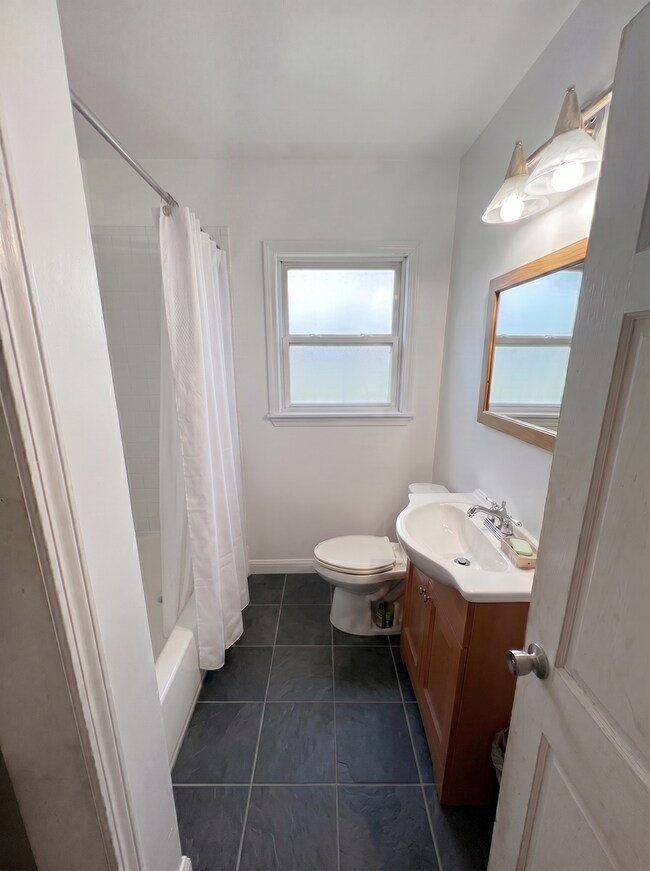 Building Photo - 988 Michael Cove