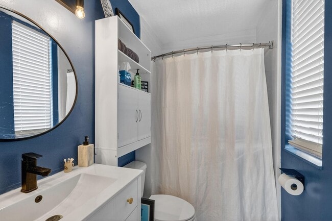 Building Photo - 1531 SE 15th St