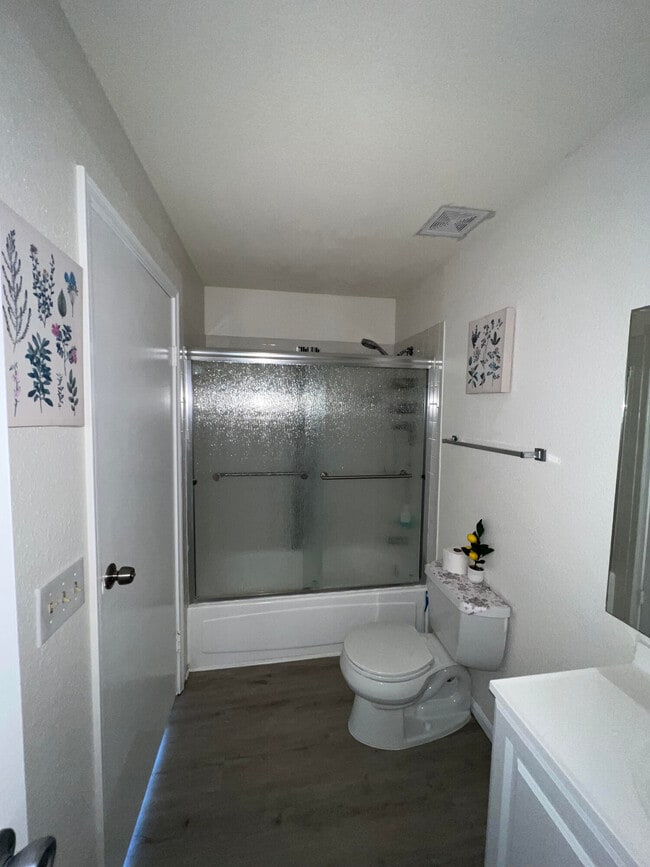 Building Photo - 899 Riverside Dr