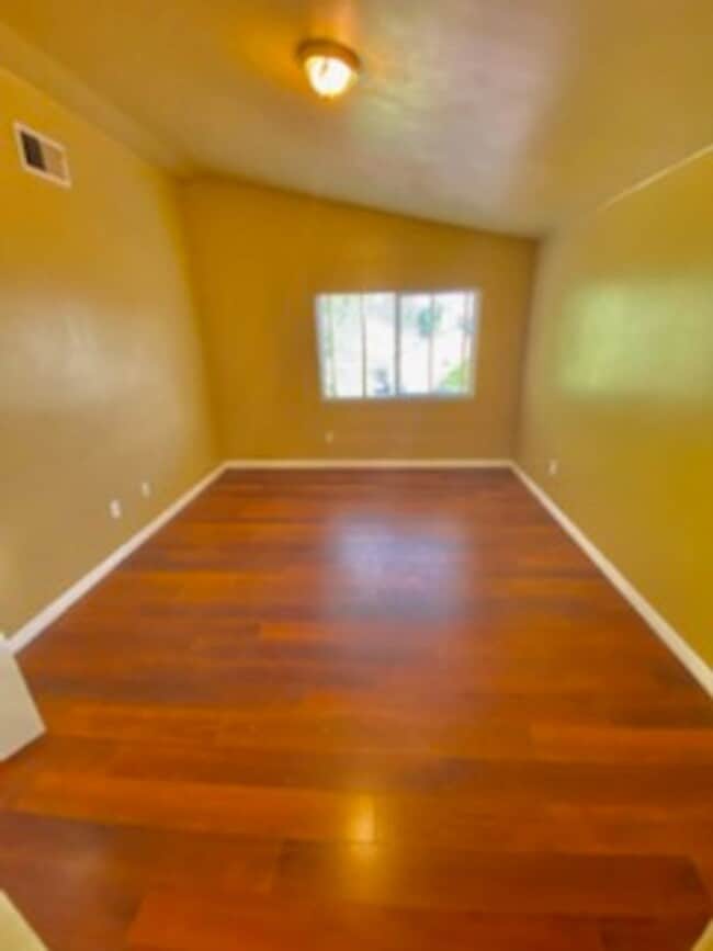 Building Photo - 4 bed/ 3 bath Recently Updated Home!