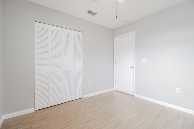 Building Photo - 5045 Mayflower St