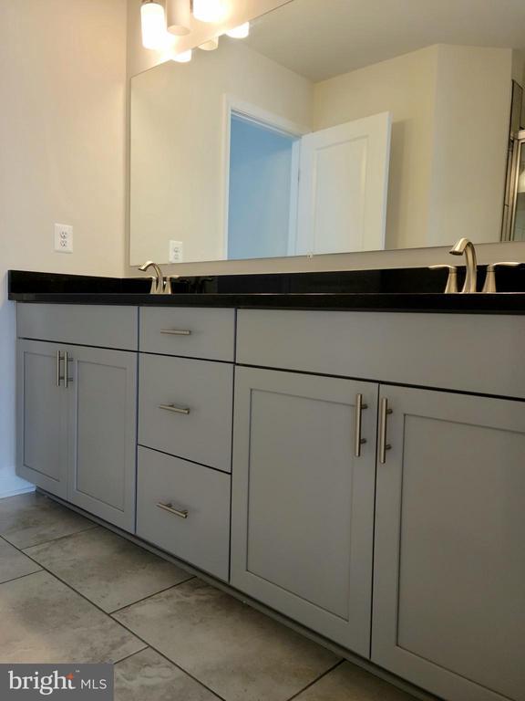 Building Photo - 7111 Tyndale Way