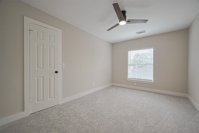 Building Photo - 5615 Haven Point Dr