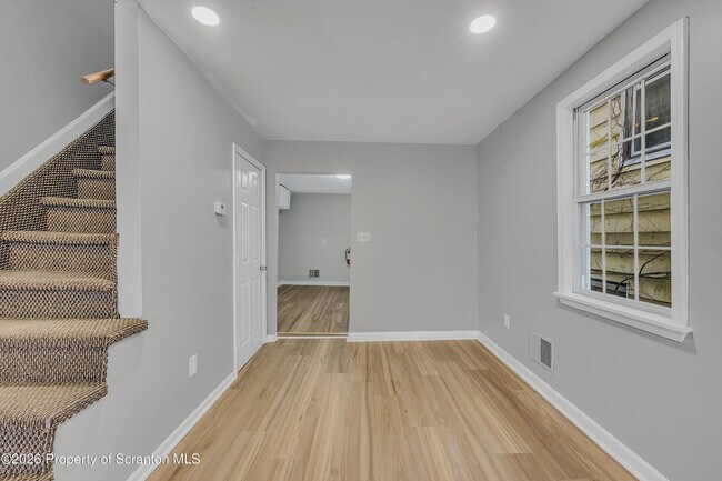 Building Photo - 1009 W Lackawanna Ave