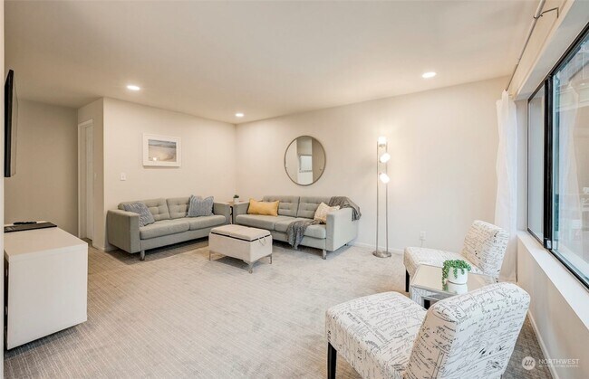 Building Photo - Beautiful 2 bed, 1 bath Shoreline Condo, $2000/mo.