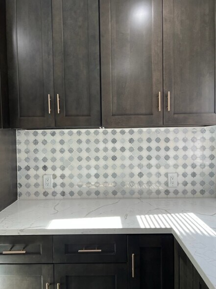 Building Photo - 1426 E Florida St