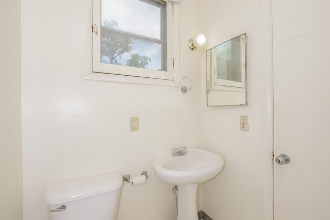 Building Photo - Orchard House