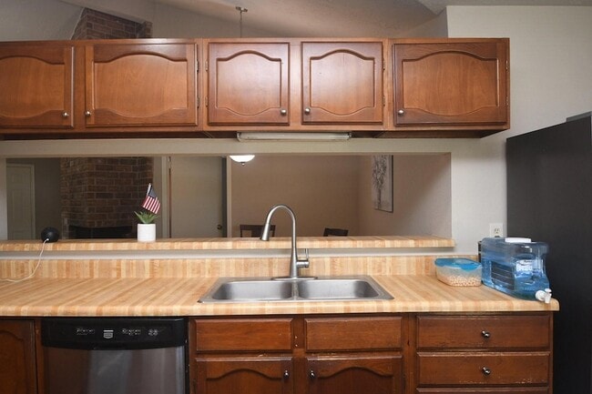 Building Photo - 10102 Barmont Dr