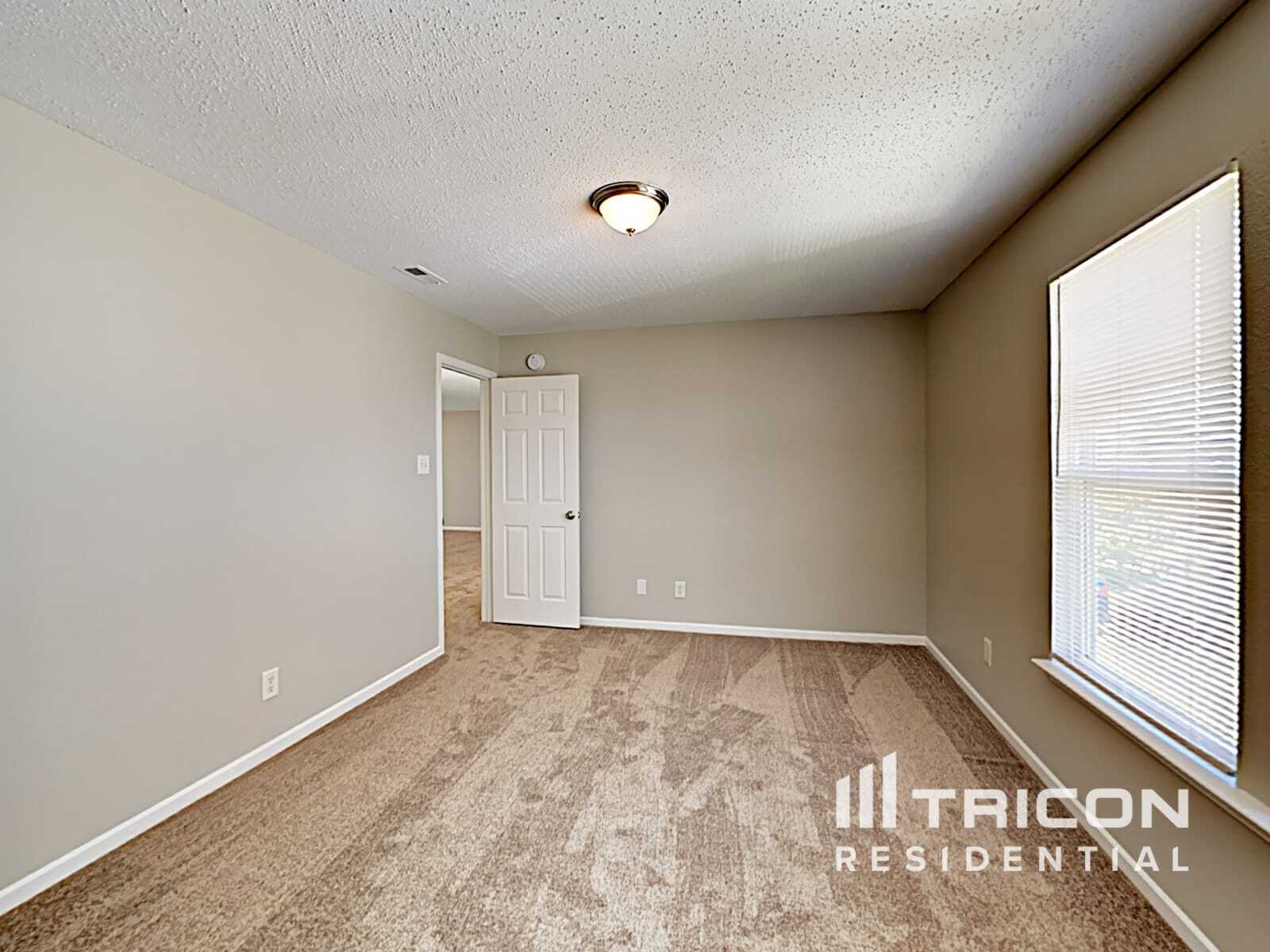 Building Photo - 6880 W Littleton Dr