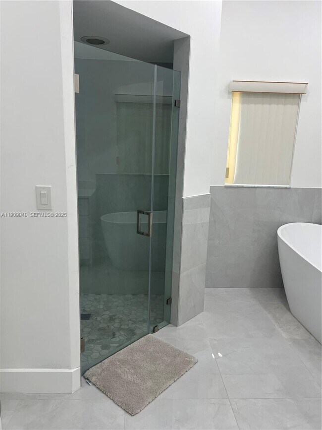 Building Photo - 10664 Paso Fino Dr