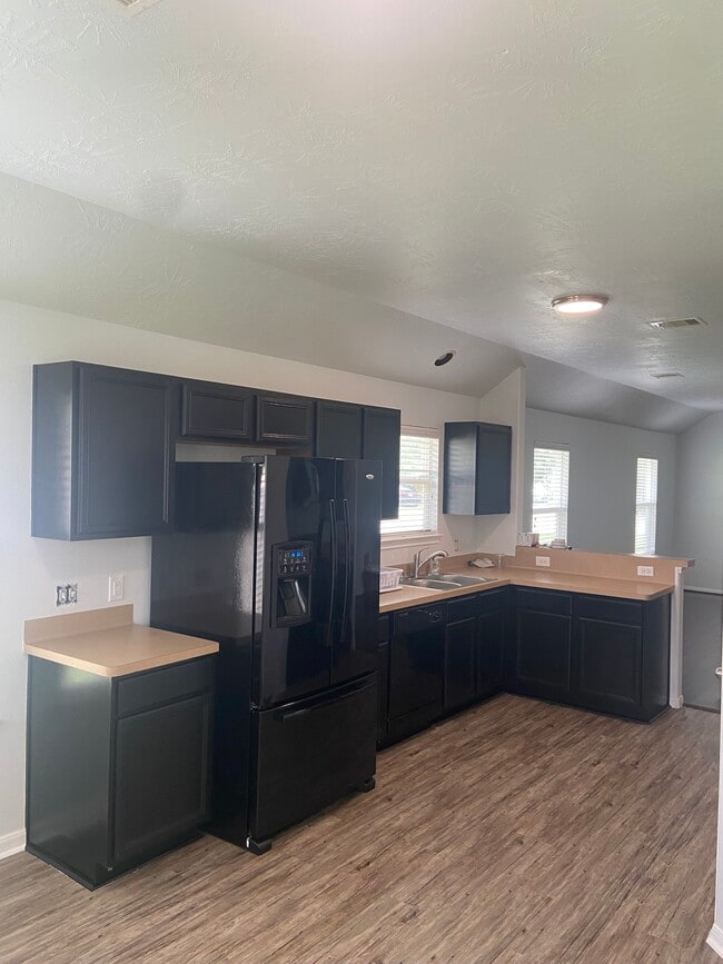 Building Photo - 3910 Falvel Cove Dr