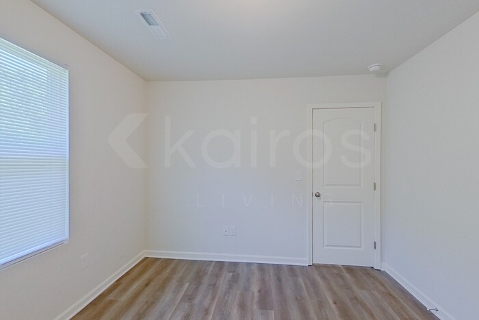 Building Photo - 137 Shamrock Dr SW