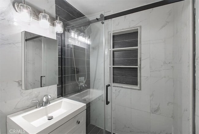 Building Photo - 6059 Vantage Ave