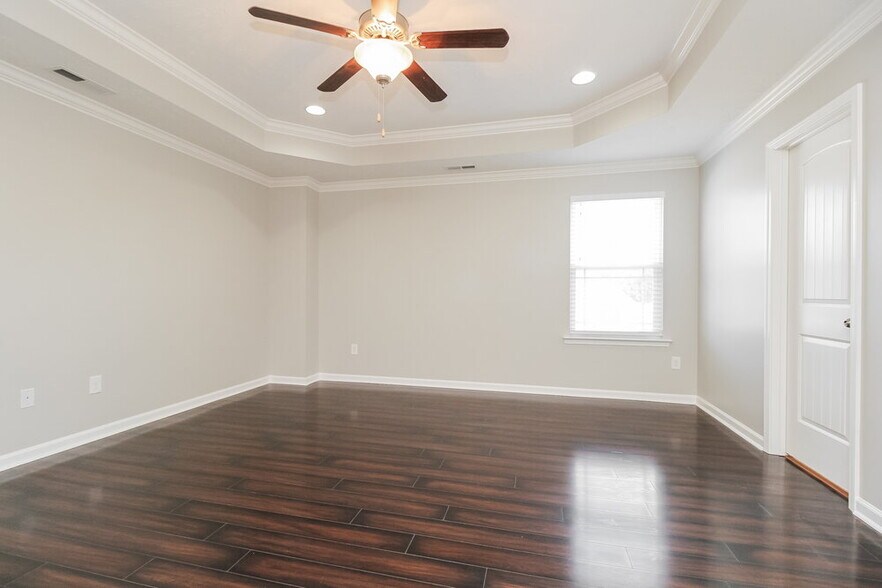 Building Photo - 2805 Painted Pony Dr