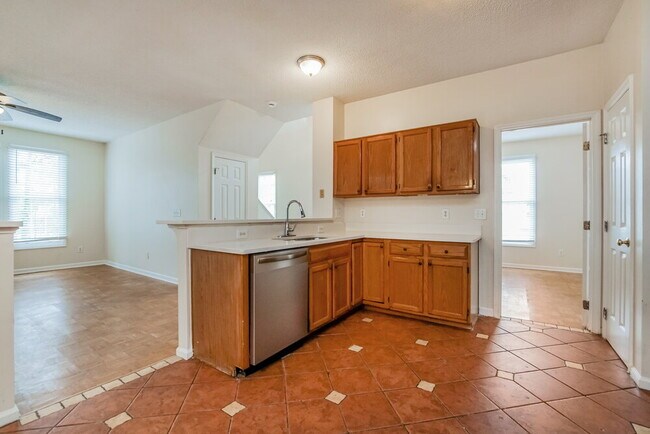 Building Photo - 813 Hanska Way