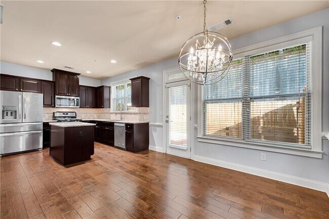 Building Photo - 2242 Knoxhill View
