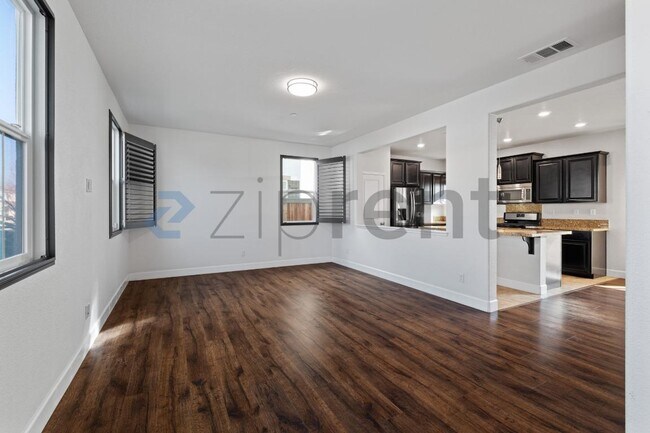 Building Photo - 2060 Salice Wy