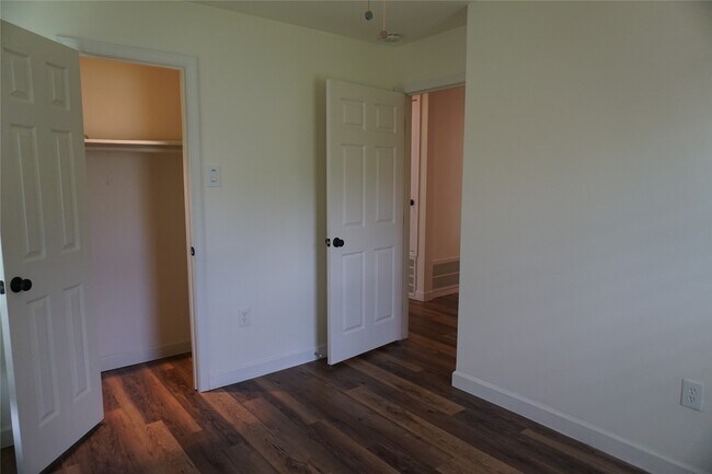 Building Photo - 1610 Antoine Dr