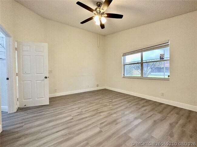 Building Photo - 2710 Bogota Ave